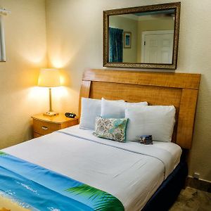 Bay Palms Waterfront Resort - Hotel And Marina